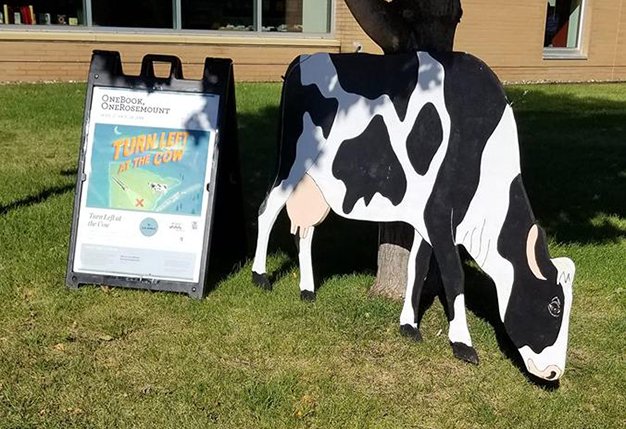 The bovine lawn decor is courtesy of the udderly delightful folks of the Dakota County Library system, who chose TURN LEFT AT THE COW as their featured book for OneBook, OneRosemount, a community reading event this fall. Find more details here: co.dakota.mn.us/libraries/Prog… #dakotalib