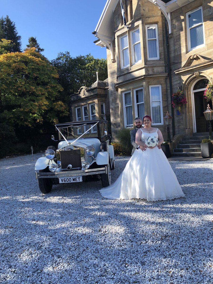 DeMo17's tweet photo. Congratulations to Lynda &amp; Mark, married today, arriving in style at @LynnhurstHotel with @metcars https://t.co/ZPhIkGJMNJ