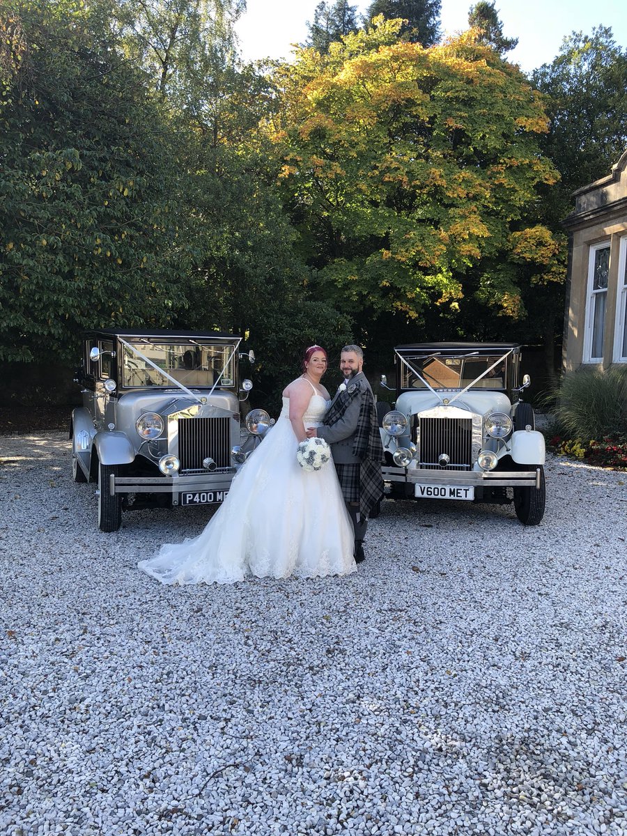 DeMo17's tweet photo. Congratulations to Lynda &amp; Mark, married today, arriving in style at @LynnhurstHotel with @metcars https://t.co/ZPhIkGJMNJ