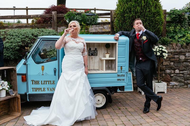 LittleTippleVan's tweet photo. Fab picture from the wedding of Jay and Gareth at Canada Lodge and Lake Our vans certainly double up as great photo opportunities! https://t.co/lxmj0CfcM0