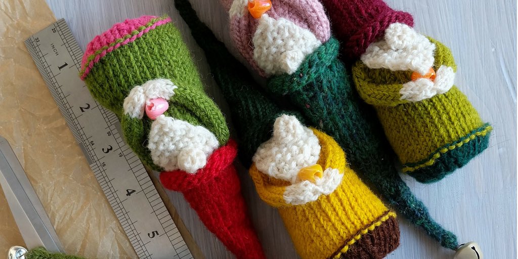 good_lights's tweet photo. Perfect small Holiday gifts for friends, family or colleagues! Cute knitted Christmas Elves! https://t.co/hORscda5dJ  
#freeshipping - buy 1 or set of 5! #HandmadeHour @HandmadeHour #knitting #etsysellers #etsyshop #knittingaddict #handmadebyme https://t.co/FiBoKzwZ8M