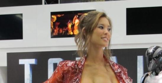 Models with three boobs grace the catwalk at weird Milan Fashion