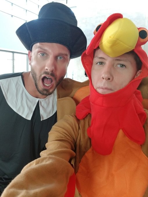 Omfg LMAO 😂 I did the whole scene in that costume! Happy Turkey day! with @QuintonJamesxxx for @TeamSkeet<a href="/tag/mvsales"class="tags"><span>#mvsales</span></a>