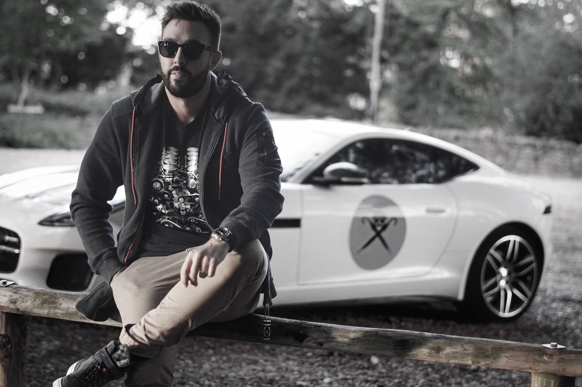 tr_howard's tweet image. Weekend Golden Hour, because Sunday’s are for driving right!? Get out and drive! #LiveFast #8Js 🏁