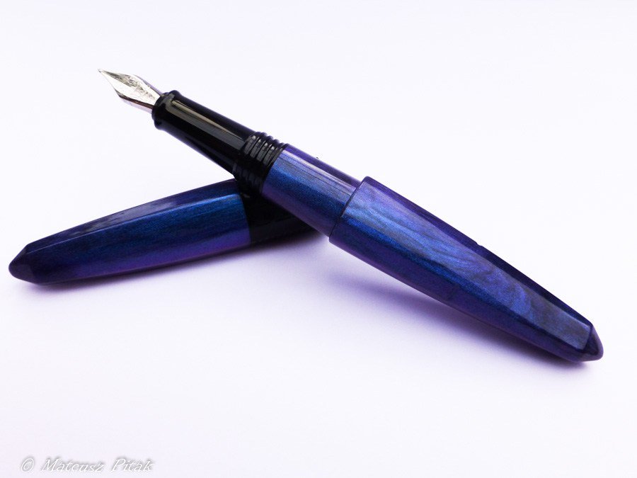 Benu – Friendly Chameleon clumsypenman.com/benu-friendly-…