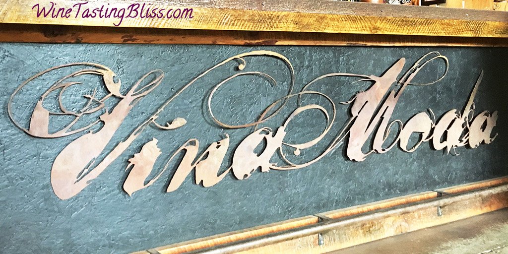 WannaBuddyBlog's tweet image. RT @WineTasteBliss Fun times @ Vina Moda. Retweet if you are a fan! wb.io/vinamoda @VinaModa @winetastebliss #wineSunday