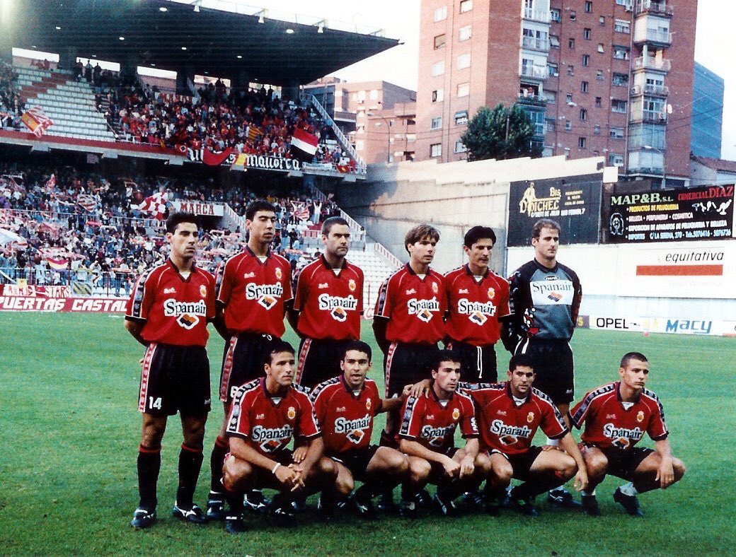 FOTOS HISTORICAS O CHULAS  DE FUTBOL - Página 20 Dnzb26DW0AETBmr