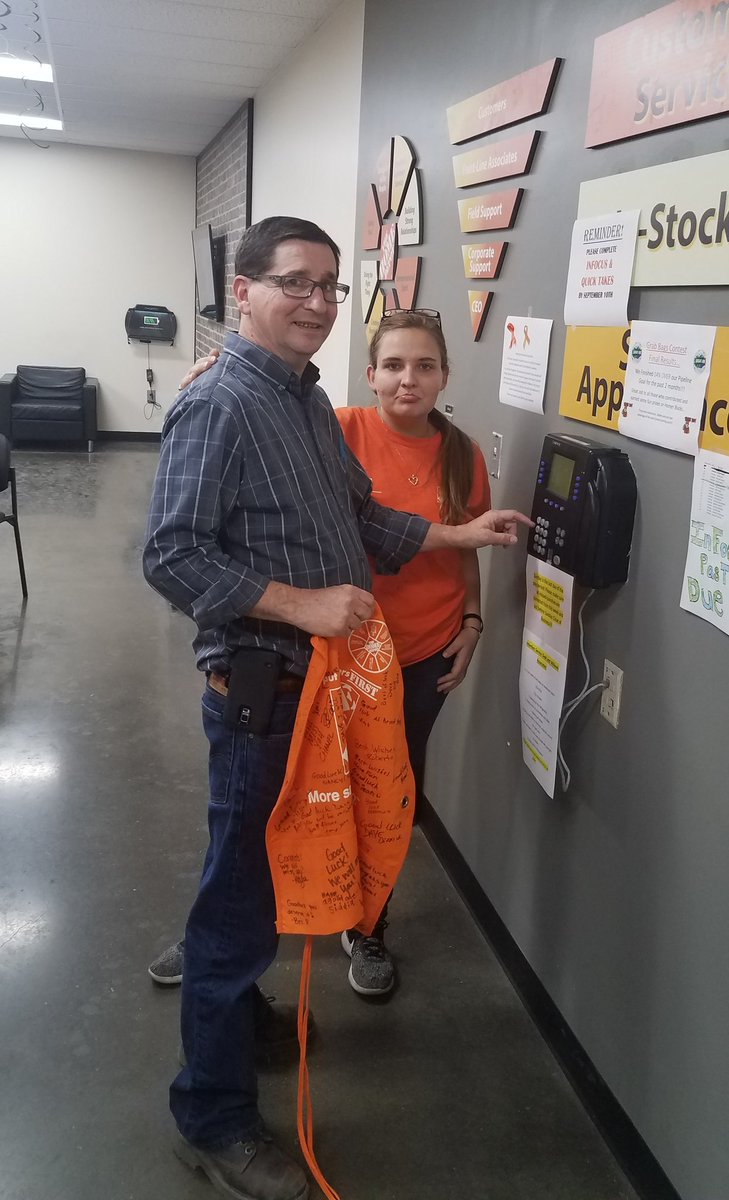 Congrats to DH Dave(soon to be ASM) on his last punchout at the Yard! Good Luck at 3806. We will miss you.