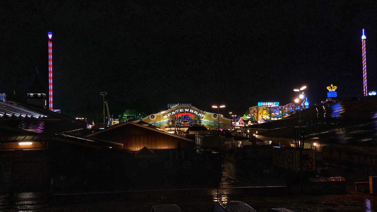 Nach ca. 45 Minuten starkem #Regen lässt er jetzt allmählich nach #oktoberfest #Wiesn2018 #Fabienne