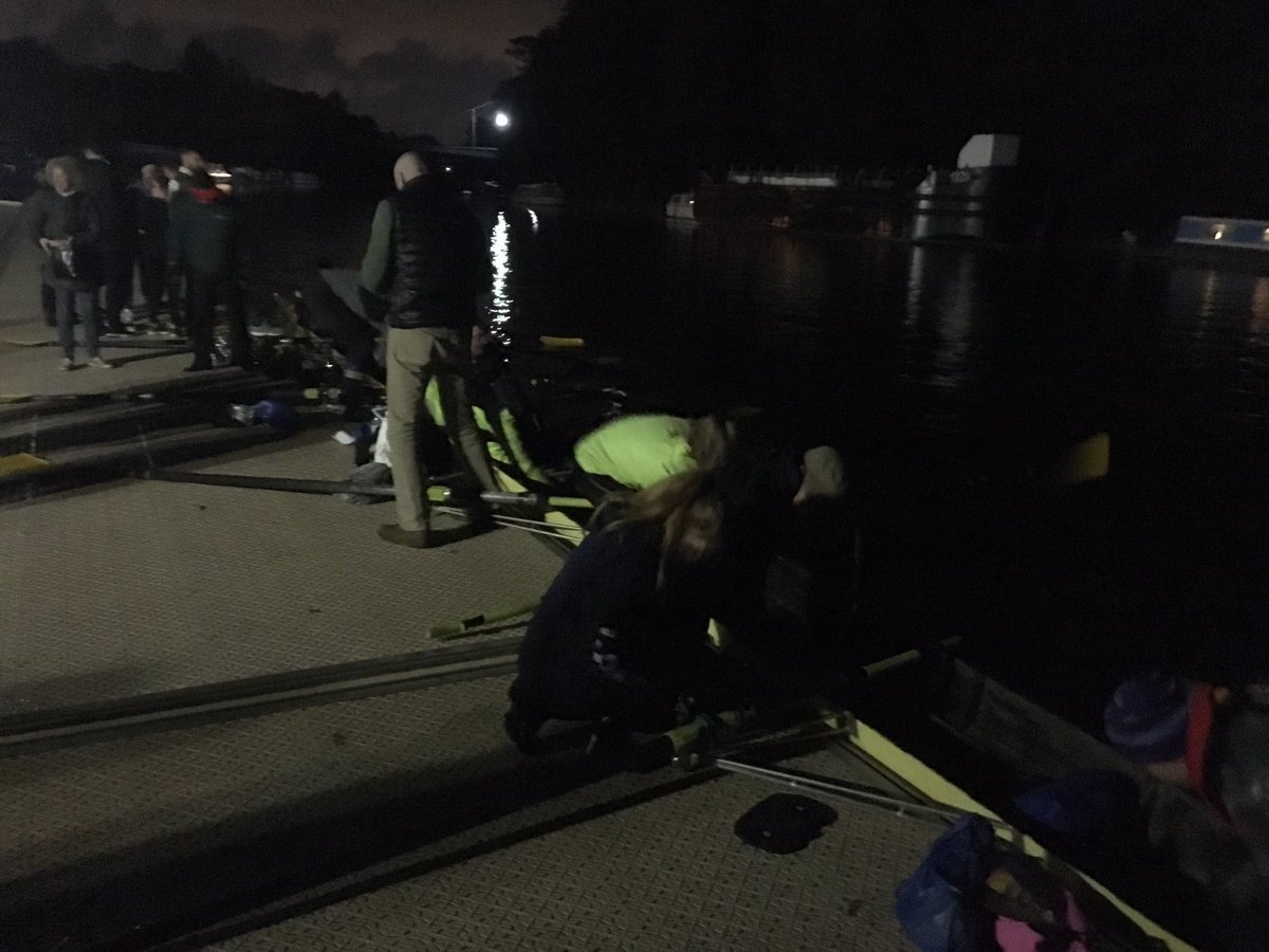 RRow2018's tweet image. First parents crew returns victorious having conquered the 80 miles and many demons along the way! #RiverRow2018 @HamptonRowing @LEHrowing