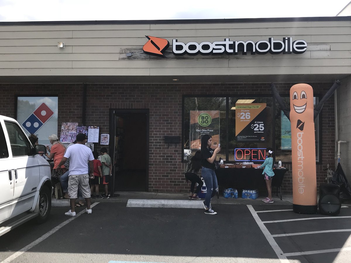 BoostFreedom's tweet image. Party time.@BoostFreedom at our Canby Store. Stop by today, We have FREE PIZZA DRINKS AND FACEPAINTING!!! @DebNorwood1 @MarcecoSheryl @MarcecoSales @KarlaOre17
