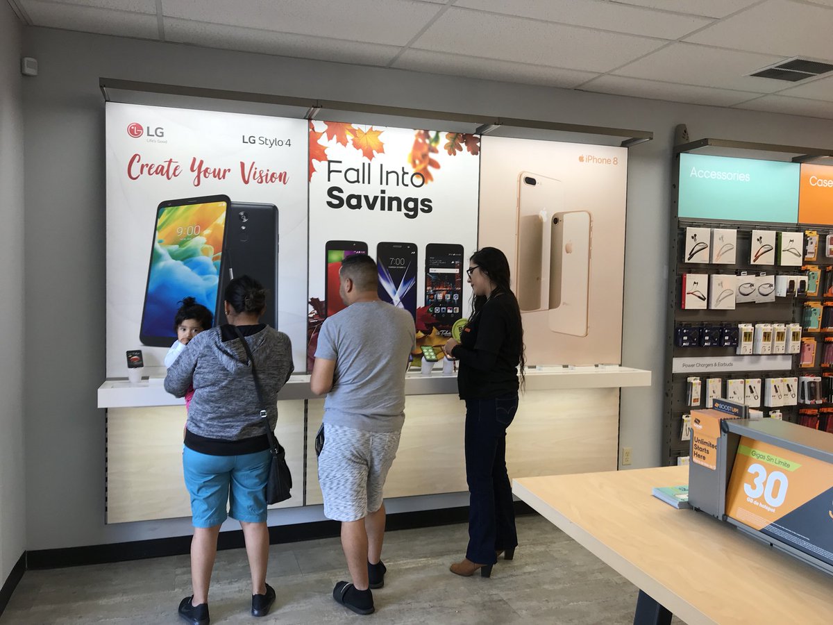 BoostFreedom's tweet image. Party time.@BoostFreedom at our Canby Store. Stop by today, We have FREE PIZZA DRINKS AND FACEPAINTING!!! @DebNorwood1 @MarcecoSheryl @MarcecoSales @KarlaOre17