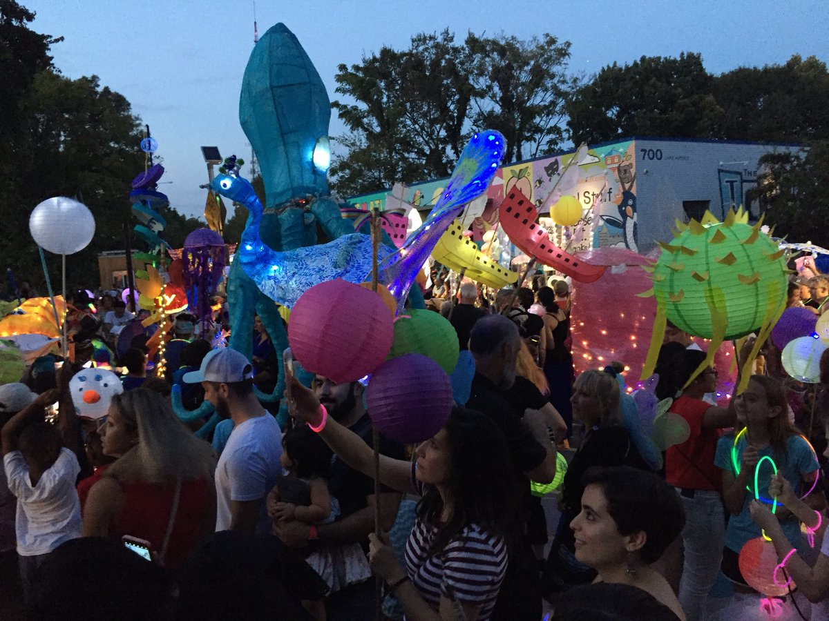 AtlantaBeltline's tweet photo. Atlantans, you’ve gotten really good at this #beltlinelanternparade!! Thanks to the @KreweGG for lighting up the night with an incredible TENTH parade!! #kreweofthegratefulgluttons #civicplay #beltlineart https://t.co/QNqkSa7I0c