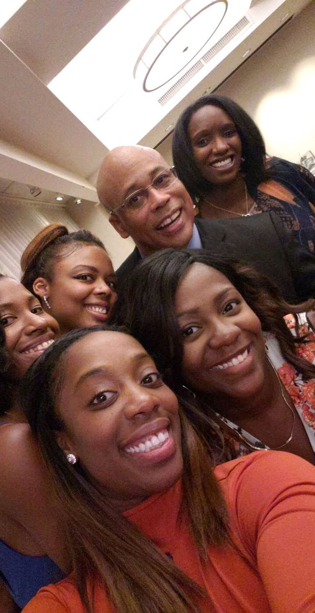 DrQuinnCapers4's tweet photo. Dear Little Brown and Black Girls:

You can be anything you want. You can become Drs. You can be Chief Residents. You can be outstanding residents in top programs from NYC to Seattle. Just ask these @OhioStateMed grads! So, #DreamBig and Work Hard.

Yours Truly, 
@DrQuinnCapers4 https://t.co/0TK4ebXCLf