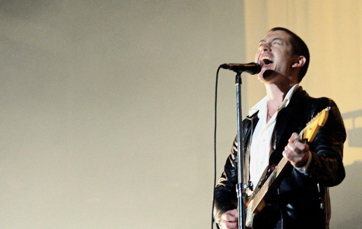 Arctic Monkeys play ‘Mardy Bum’ for first time in four years at Sheffield homecoming show fal.cn/VgnL