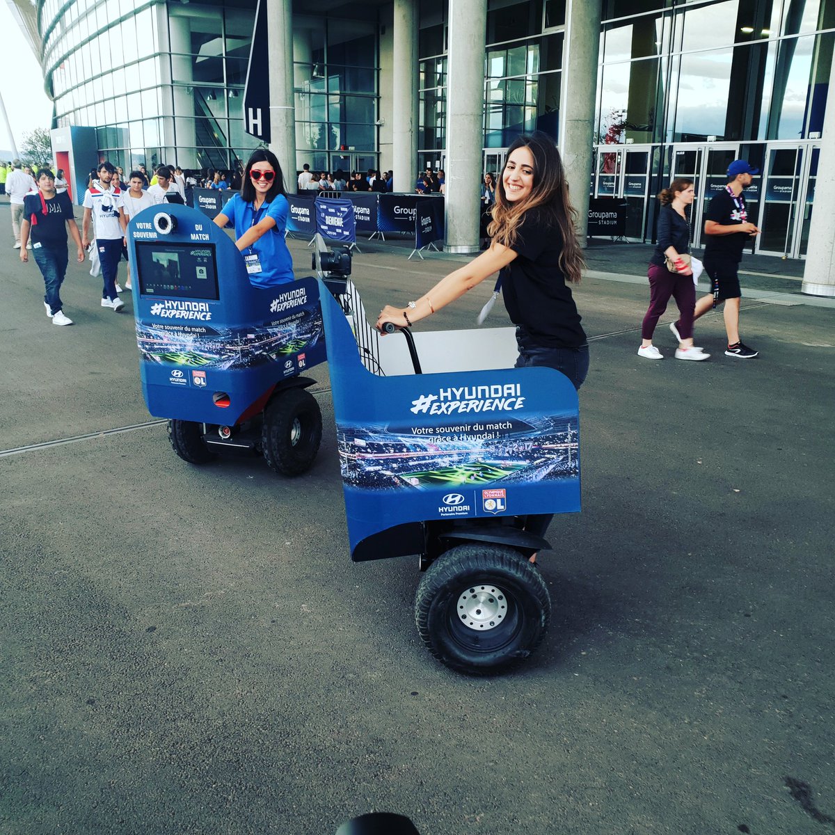 L'équipe Catchingbox a eu le plaisir d'agrémenter la fan expérience avec nos #Streetbooth  au Groupama Stadium  lors du match Olympique Lyonnais VS Olympique de Marseille nous avons fait plus 2 photos par minute mettant à l'honneur la #Hyundai_Experience
Merci #LagardèreSports