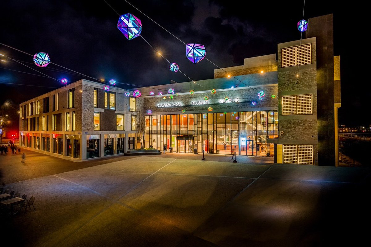 Donderdag 27 september wordt door Minister Ollongren van Binnenlandse Zaken de Gouden Piramide uitgereikt, de nationale prijs voor inspirerend opdrachtgeverschap. LIGNE is een van de 5 genomineerde projecten en werd door Bouwbedrijven Jongen gerealiseerd. ligne-sittard.nl