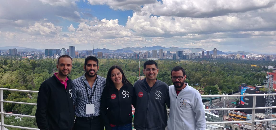 OrukaCo's tweet photo. No todo es codear en #HackathonBlockchainMX en @centro_news. Gusto coincidir con @Fredyyanez
Que siga creciendo la comunidad #blockchain en LatAm! https://t.co/UhJTicD4LN
