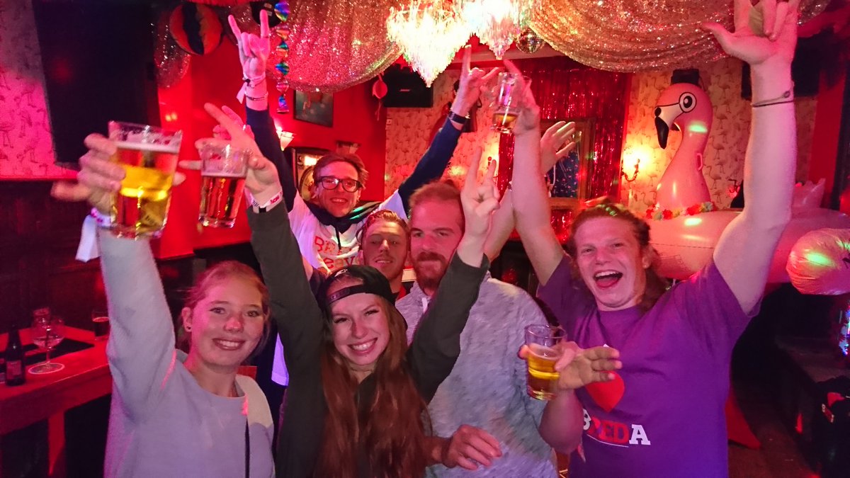 jasonmagictorch's tweet photo. Redheads of the world are rocking Breda tonight! #RHD2018 #RedheadDays @TheRedheadDays #Breda #flamingoos https://t.co/FC4QijKV4v