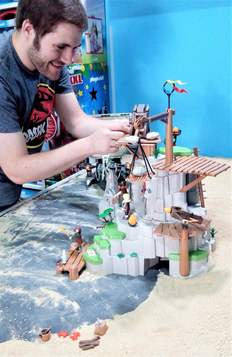 ¡Un nuevo diorama se estaba cociendo en "La caja de los clicks" y ya casi casi lo tenemos aquí! A lo largo de la tarde estará listo para que podáis disfrutarlo. :D

Seguro que adivináis la temática... ;)