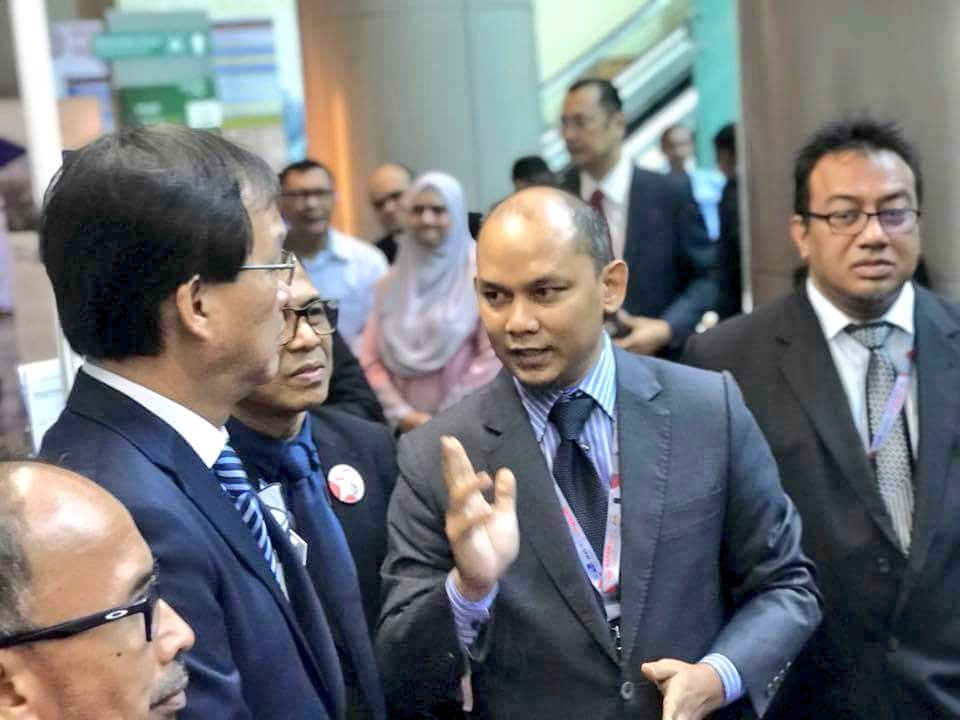 Tq YBM <a href="/baru_bian/">Baru Bian</a> Dato'Sri <a href="/RoslanMdTaha/">Roslan Md Taha</a> Dato' <a href="/Asricidb/">Ahmad Asri</a> for stopping by to <a href="/CWorksCMMS/">CWorksCMMS</a> Booth #NAFAM2018 today.
Photo credit : <a href="/norehamohd/">noreha mohd</a> 😍sis