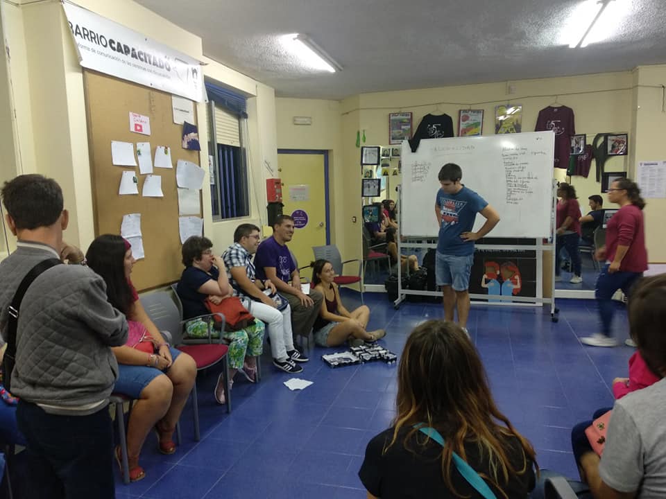 Gato5Patas's tweet photo. ¡¡Los gatunos y las gatunas ya estamos de vuelta! 😻

¡¡Ayer, el Proyecto de Adultos y Adultas, nos reunimos para hacer la programación de los próximos tres meses!! 🎉

Os dejamos algunas fotos del reencuentro después del verano. https://t.co/F2Me75zuXQ