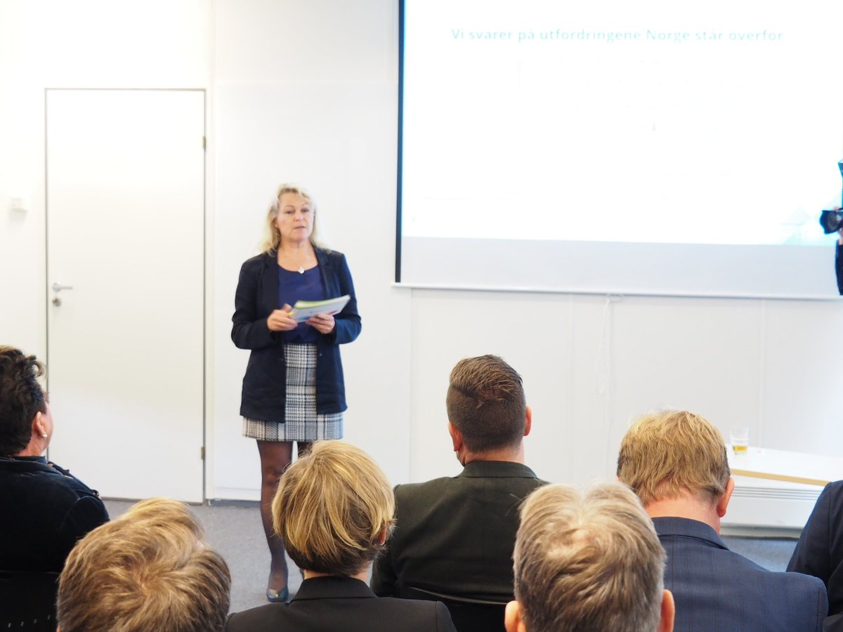 Eldreminister Åse Michaelsen har idag kommet til <a href="/naringsforening/">Næringsforeningen</a> for å presentere #statsbudsjettet2019 #statsbudsjettet
Her er en oppsummering for Agderfylkene: hoyre.no/agder/aktuelt/…
