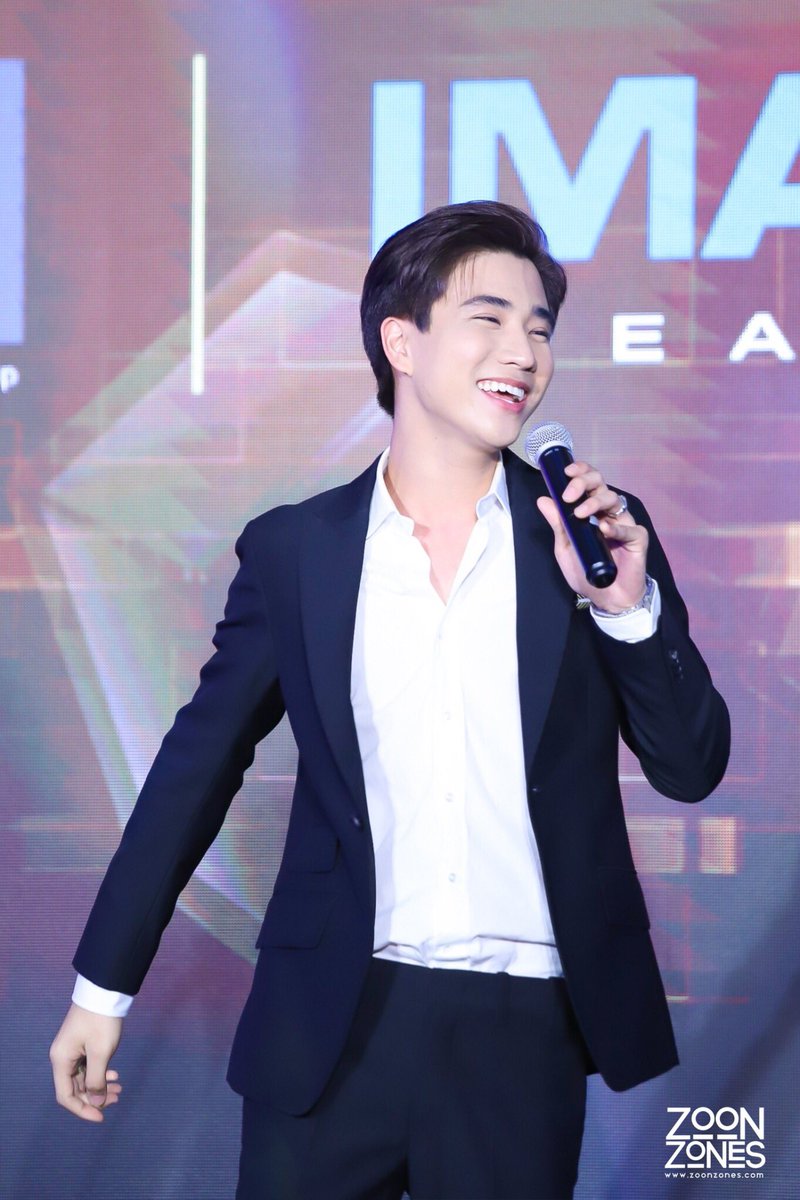 ZoonZones's tweet photo. “เพิร์ธ - ธนพนธ์ สุขุมพันธนาสาร” นักแสดงสุดฮอตจากซีรีส์วัยรุ่นยอดฮิต #บังเอิญรัก ขณะเข้าร่วมงาน “ครบรอบ13ปี ความร่วมมือทางธุรกิจ ระหว่าง เมเจอร์ ซีนีเพล็กซ์ กรุ้ป และ ธนาคารกรุงศรีอยุธยา” 
#perthtanapon #รอยยิ้มของชูครีม 
#lovebychanceseries https://t.co/RduSNJEPdp
