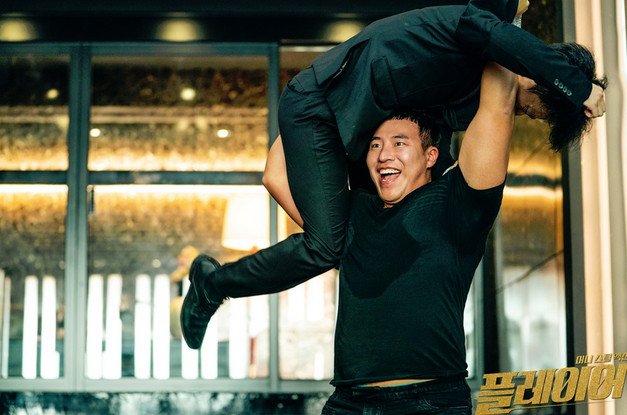KodhitHD's tweet photo. #ThePlayer เป็นเรื่องที่ดูแล้วลุ้นทุกตอน 
ตอนที่3-4 https://t.co/rb09uylShY
ชอบในความสมจริงมีพลาดพลั้งมีต้องวิ่งหนีหัวซุกหัวซุนไม่ใช่แบบที่วางแผนเทพแล้วเอาชนะแบบง่ายๆ ดูแล้วโคตรลุ้นตาม แต่ที่มากกว่าทุกสิ่ง พี่ชายยยยยย ยังคงหล่อสม่ำเสมอไม่ว่าจะฉากไหนฉากไหนก็อยากจะโดนต้มตุ๋นจริงๆ https://t.co/oignWENpwr