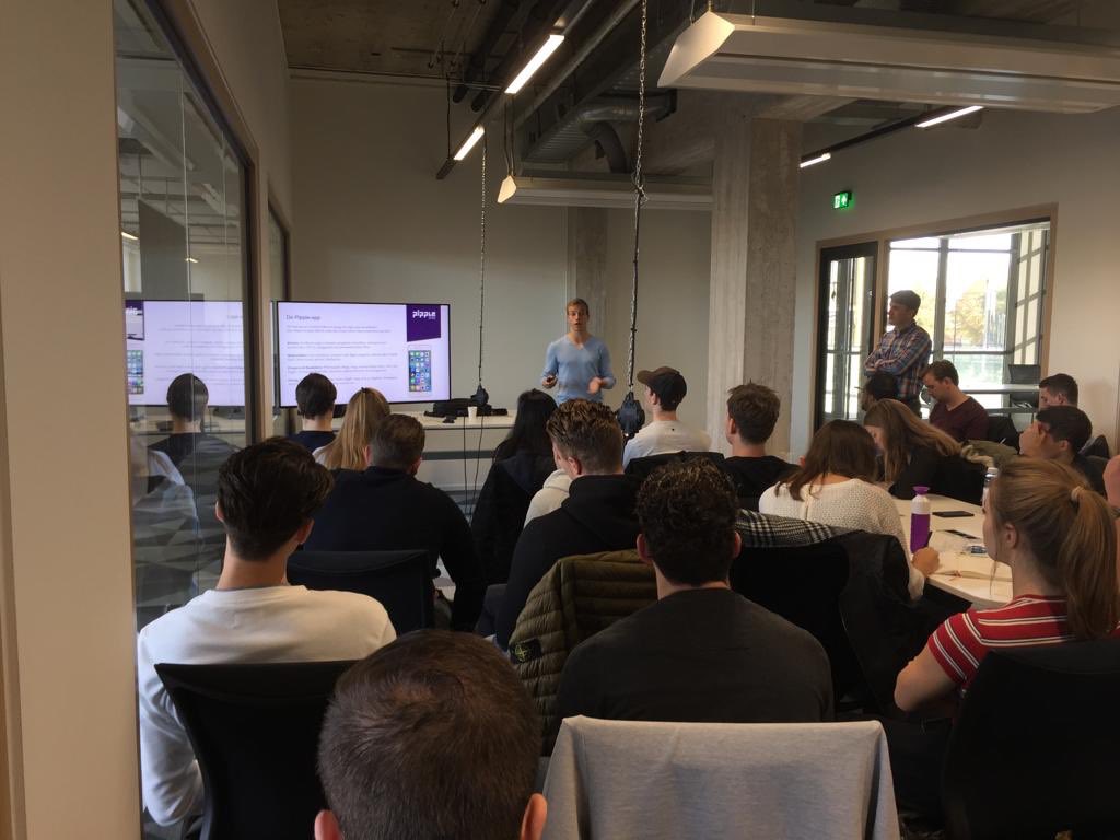 erdincsacan's tweet photo. 14 opdrachtgevers hielden vanochtend een pitch aan #minordigitalmarketing studenten. Studenten gaan 10 weken aan de slag! Bedankt #Pipple #Secura #Jugo #Isaac #Crossyn #Acknowledge #Studyportals #GemeenteBernheze #Picoo #EmbeddedFitness etc. @FontysICT @Fontys https://t.co/UTUB4BheGd