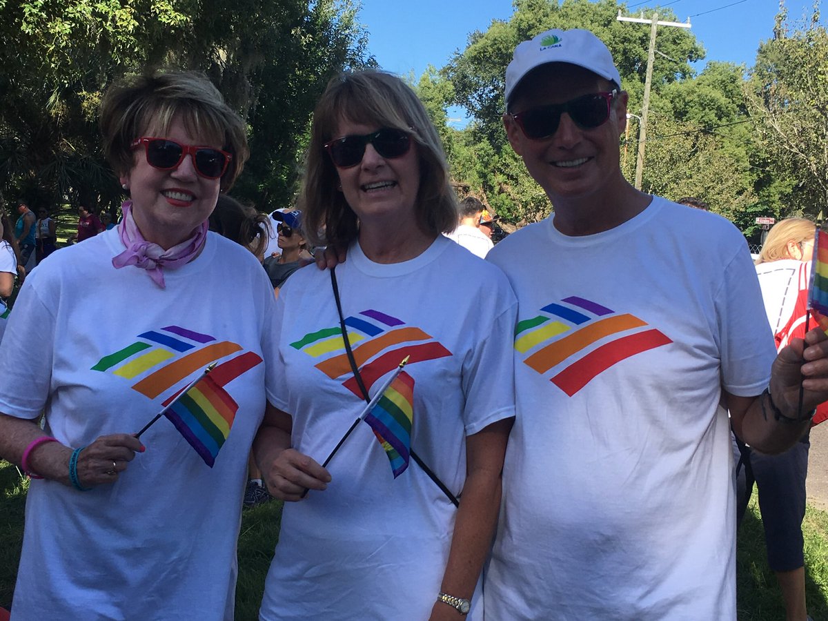 marthaebarrett's tweet photo. Nearly 800 of my @BankofAmerica colleagues —including #JAX Market President Greg Smith (with his wife, Jenny)—marched in the Bank of America Pride Parade Oct 6! What a fabulous turnout. #bofapride #lovehasnolabels https://t.co/HB4cO0HXUL