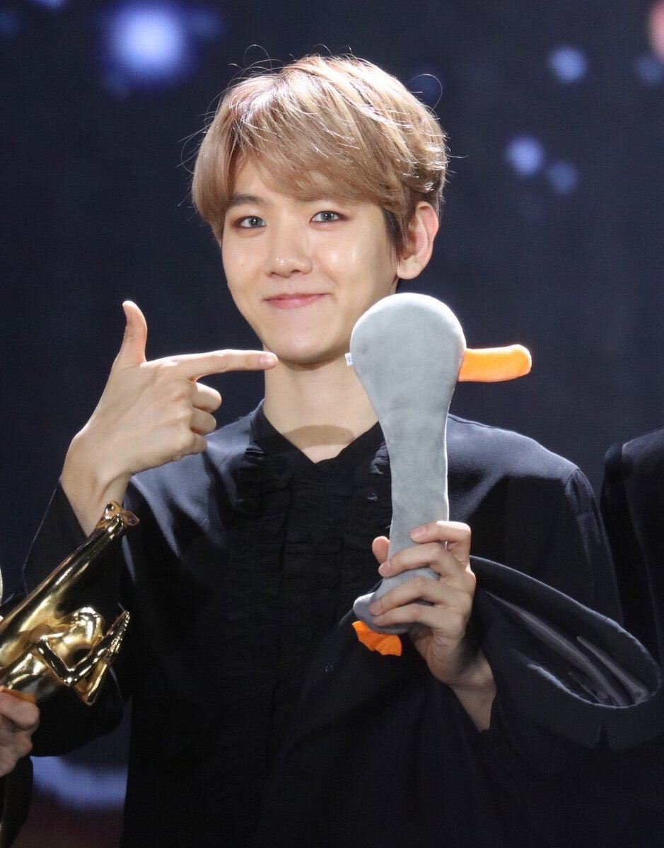 cutienongbaek's tweet photo. เนี่ยใครจะรักเอลี่ไปกว่าน้องแบ้กอีกอะ ไม่มีแร้วรึป่ะ ทุกอย่างก็คือต้องโชว์เปงรูปตัวL พยายามสื่อสารให้เรารู้ตลอด รักน้อง 😭😭😭 https://t.co/Wts9mXssN4