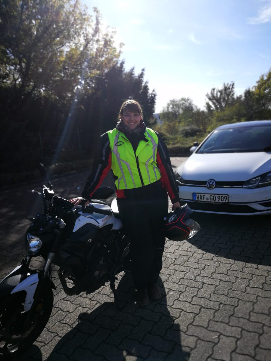 Lara hat heute den großen Mopedschein bestanden. B BE und A vielen Dank und alles Gute