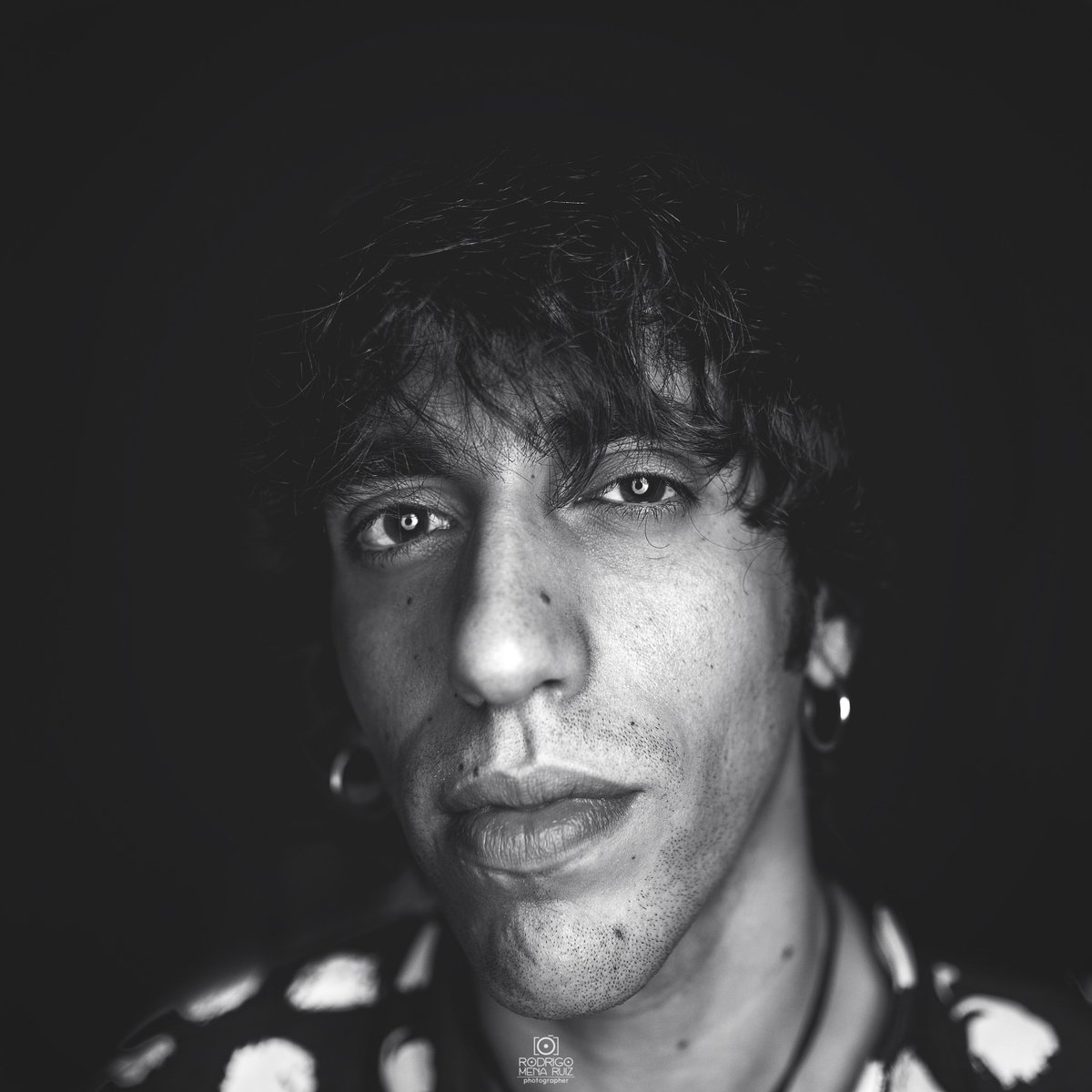 rodrigomenaruiz's tweet image. [NUEVO #RINGTRATOMUSICAL]
.
🎙 Lucas Colman
📸 @CanonEspana 5D Mark IV + @SigmaPhotoSpain 35mm 1.4.
📍 #Burgos. La Casa de las Musas.
📅 5 de octubre de 2018.
© Rodrigo Mena Ruiz / rodrigomenaruiz.com 
#ringflash #ringtrato #portrait #retrato #LucasColman #music #música