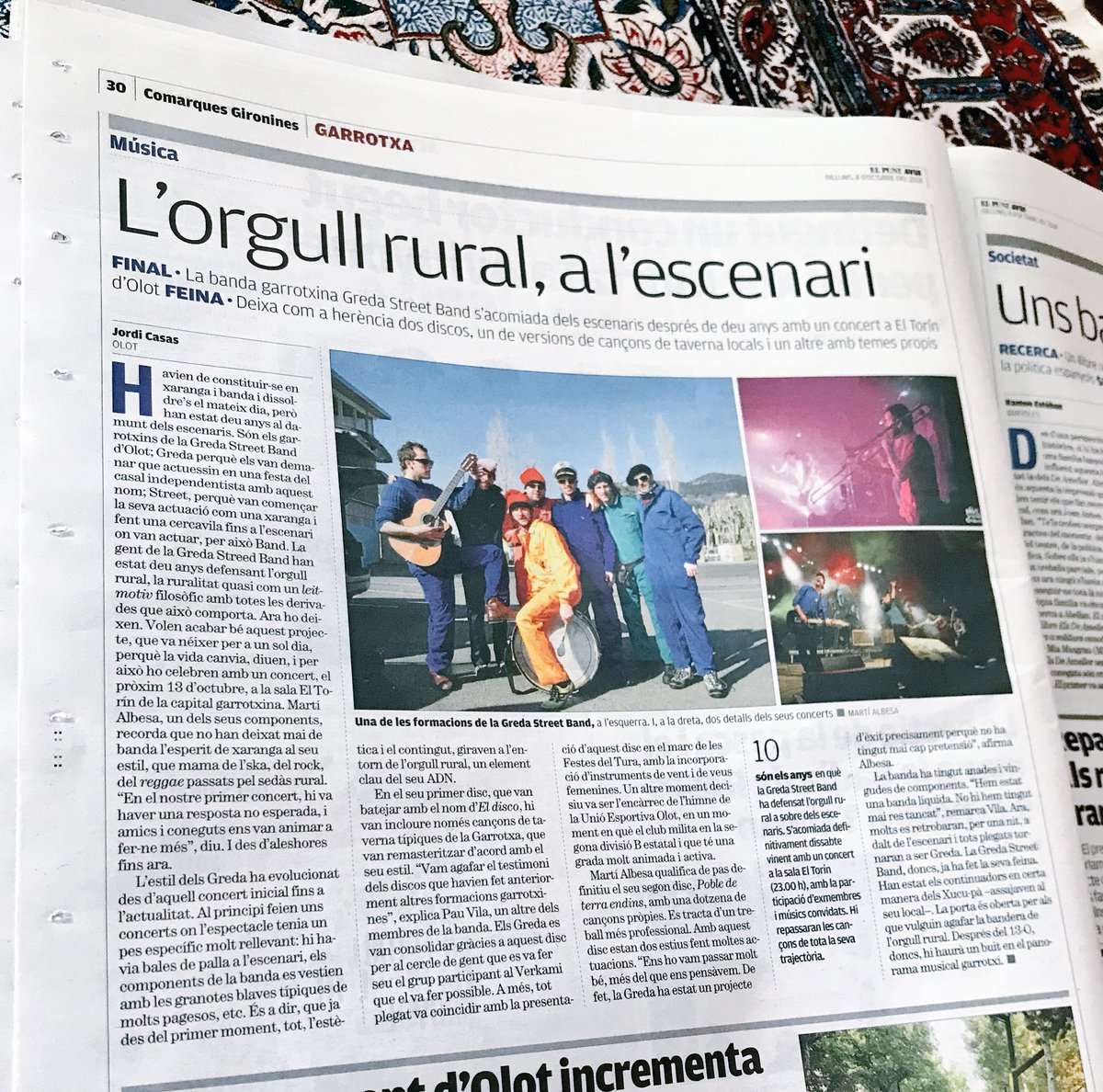 GredaStreetBand's tweet photo. Ara si que hem entrat en temps de descompte😬!
Avui  @elpuntavui ens ha fet una bona peça : L’ #OrgullRural a l’escenari. 
Us esperem a totes i a tots aquest dissabte. Nosaltres marxem, però l’Orgull Rural es queda! ✊🏽
#orgullruralsempre https://t.co/qRXEF8ppZd