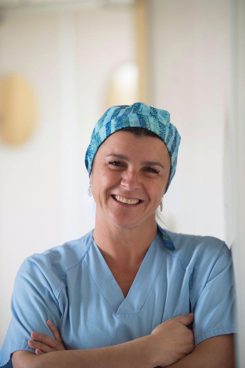 Cuando llegue tu paciente al quirofano:
▶️Presentate
▶️Recibele sin la mascarilla
▶️Mirale a los ojos
▶️Transmitele tranquilidad
Recuerda que eres su punto de referencia y que eres #enfermera y luego #instrumentista #humanizacion