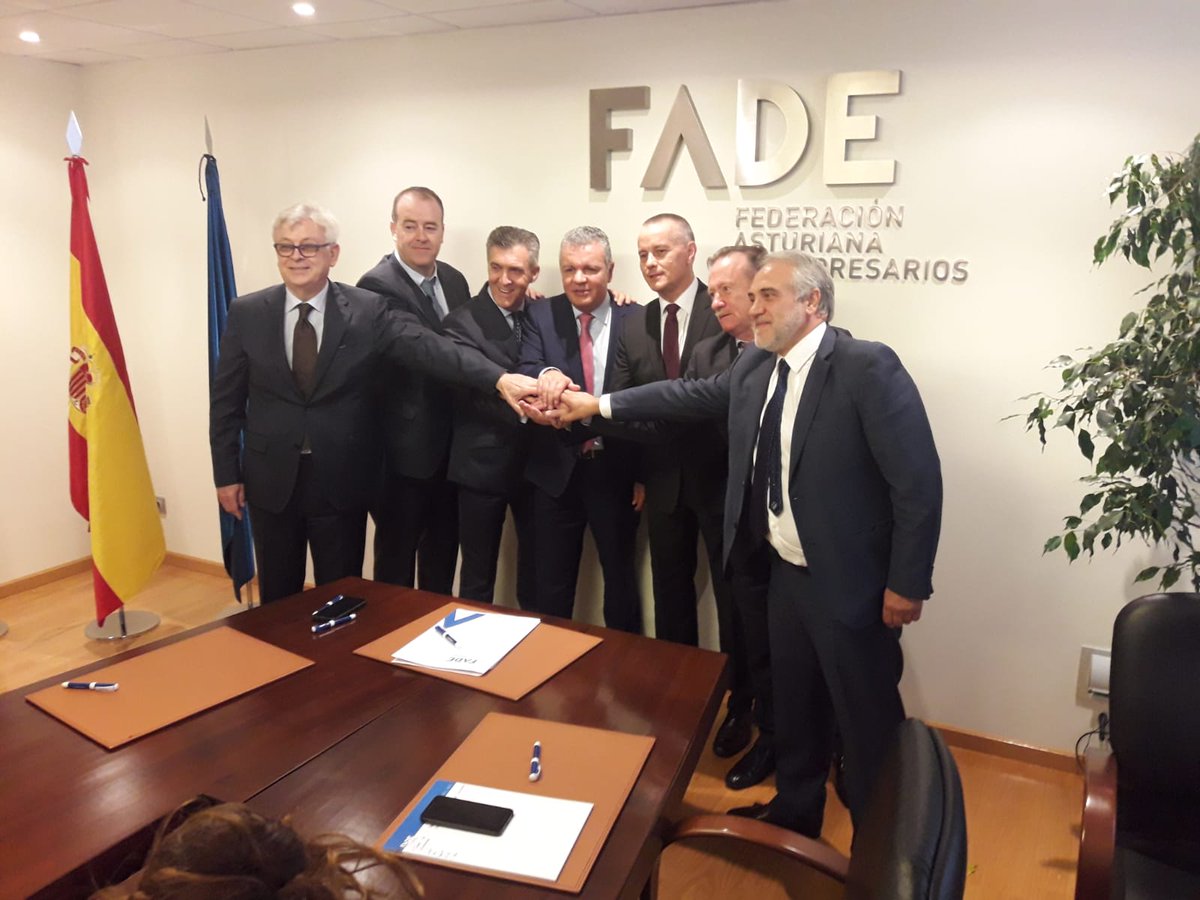 ceoecepymesa's tweet photo. Esta mañana, @juanma665, presidente de la Confederación, ha firmado en Oviedo la Alianza Empresarial del Noroeste, que une a los empresarios de @FADE_COMUNICA, @feleleon @EmpresariosLugo @CEP_Pontevedra @CEC_Coruna @CEO_Ourense, @Conf_Galicia y #CeoecepymeZamora. https://t.co/POweC2haKg