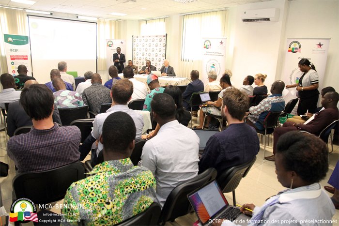 Christelkenou's tweet image. Atelier d’assistance technique organisé par la Facilité d’#énergie propre hors-réseau (#OCEF) les 2 et 3 Octobre à #Cotonou avec les demandeurs des propositions provisoirement présélectionnés: bit.ly/OCEF-AtelierAT | #energiesrenouvelables #Benin #horsreseau #MCABenin2