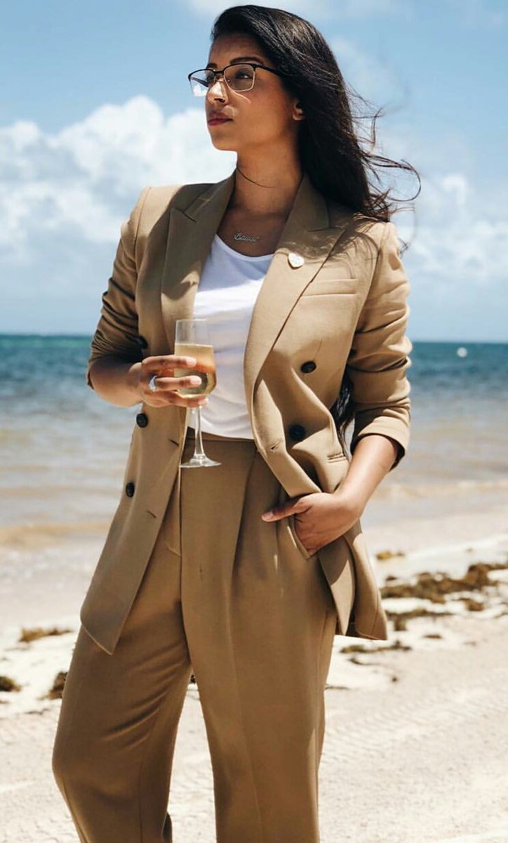 TeamSuperAU_'s tweet photo. Getchu a woman who does it all. https://t.co/ENKs38160a