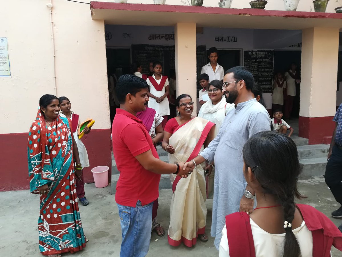 Manmohan4Peace's tweet photo. Felt good &amp; learnt after spending time in a government schools at Purani #Sahibganj 2day.

Children were happy, expressive, confident, collaborative and participative because of #ActiveLibrary #FunctionalSMC #DemocraticBalSansad.
Congrats 2 #SchoolLeader.
@IasAlok @NITIAayog https://t.co/gRg5VqseFx