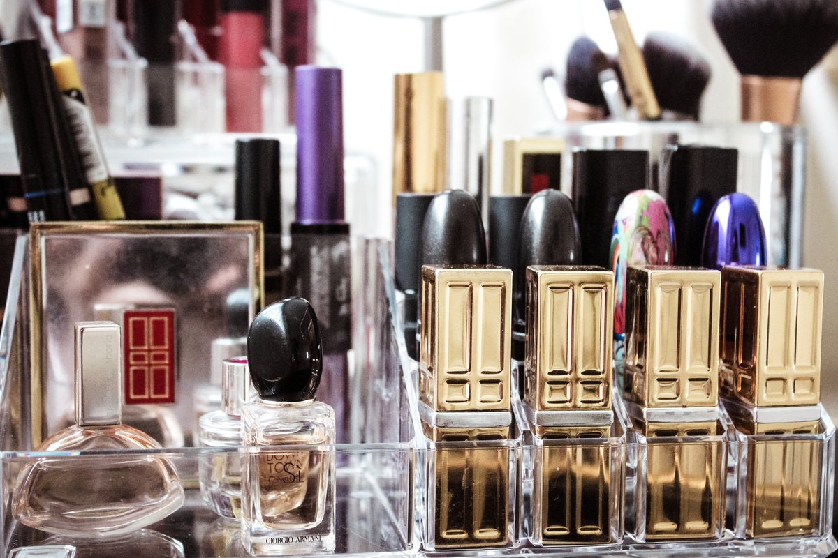 thissessential's tweet image. Have you checked out the article on makeup tips for beginners on the website? Which tip was most helpful to you? #ThisIsEssential #EssentialBeauty #EssentialMakeup
