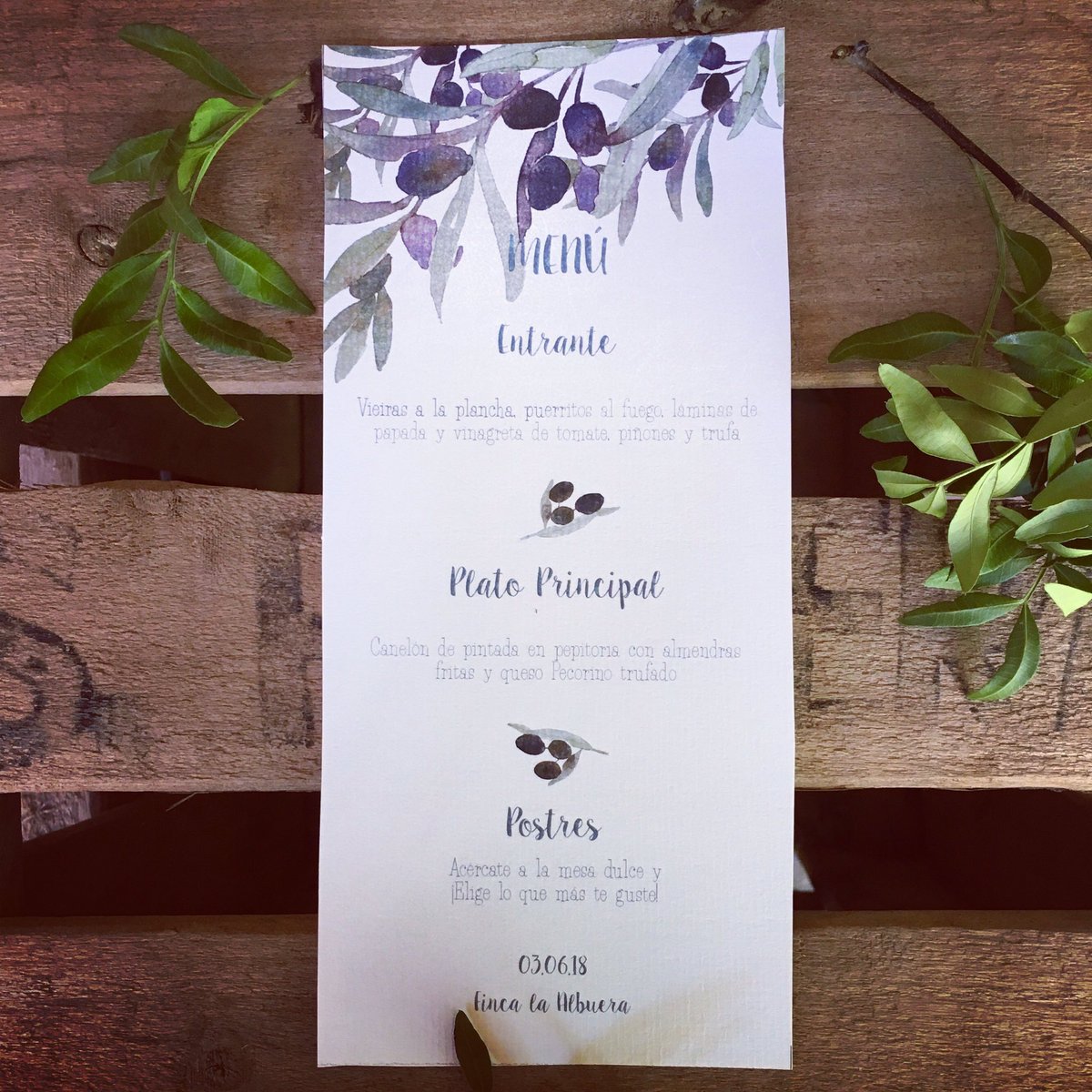 TuDiaPerfectoes's tweet photo. Nos encanta personalizar la papelería de las bodas que organizamos y diseñamos. Éstas son nuestras minutas de olivos. #invitacionesdeboda #invitacionesenacuarela #papeleriadeboda https://t.co/OtKkB4lb8z