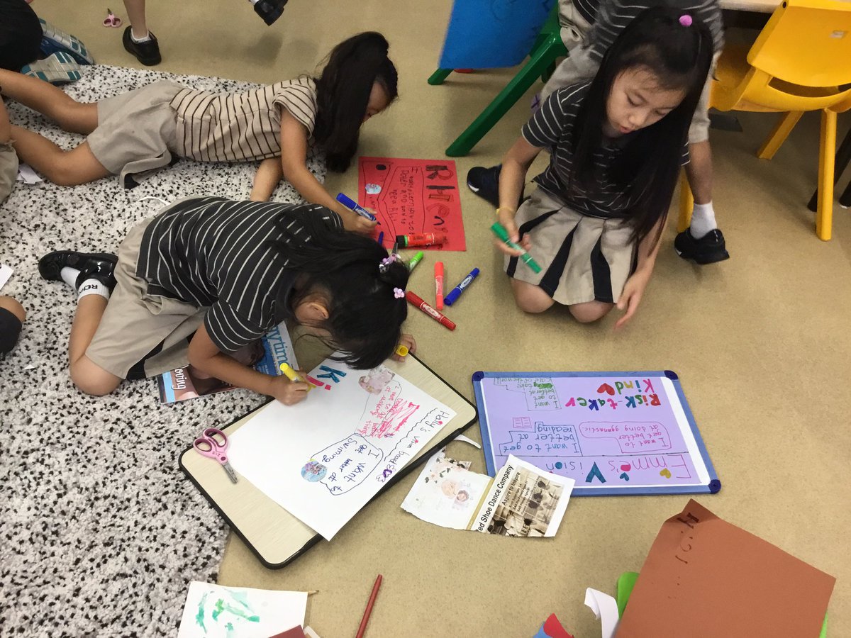 2PS_RCHK's tweet photo. @2PS2018 Goal setting phase 1: Creating our Vision Boards! How do you vision your future? https://t.co/66bzeVZLal