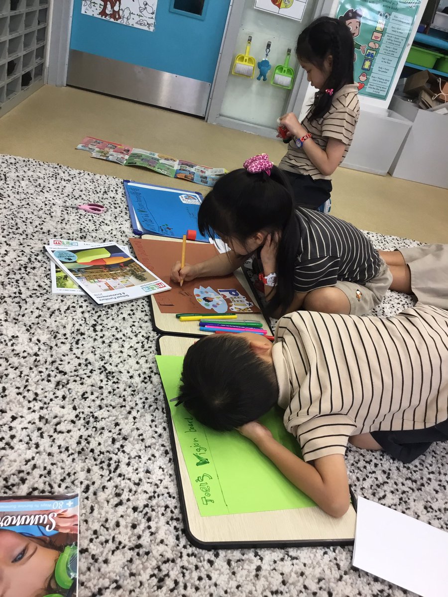 2PS_RCHK's tweet photo. @2PS2018 Goal setting phase 1: Creating our Vision Boards! How do you vision your future? https://t.co/66bzeVZLal