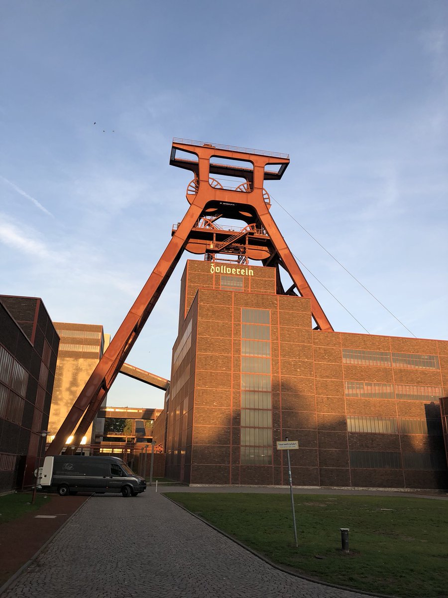 MkKueper's tweet photo. Gleich geht’s los! Freue mich auf unseren #ExpDialogue #companyrebuilding #zollverein u.a. mit @DirkSmikale @MarcWagner1975 @WissenWerkzeug https://t.co/131hfyTKXE