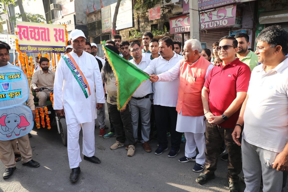माननीय विधायक श्री घनश्याम दास अरोड़ा जी, उपायुक्त महोदय श्री गिरीश अरोड़ा जी ने नगर निगम के स्वच्छता रथ को हरी झंडी दिखाकर रवाना किया गया I