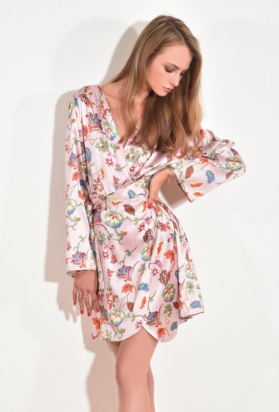 CazarLingerie's tweet photo. Beautiful robe by Chiara Fiorini 
#luxury #loungewear https://t.co/ujCcJBDTAS https://t.co/gVTUu7qdjx