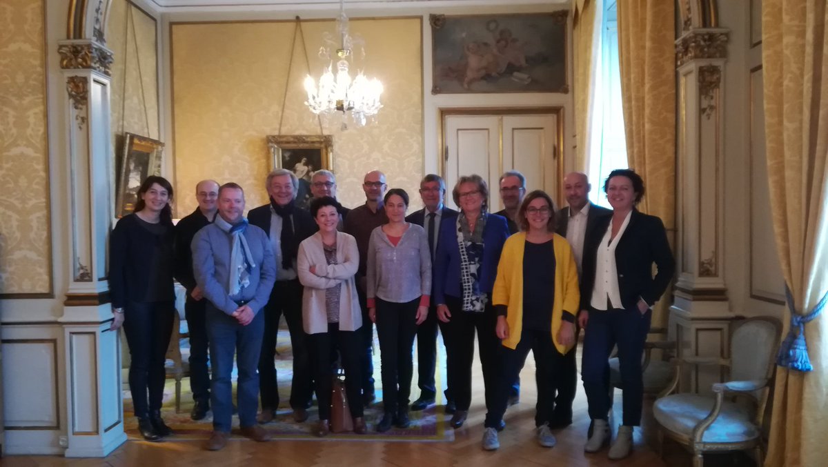 AmelieBossard's tweet photo. [délégation #ecocirculaire49 ] by @CCI49 J1️⃣ Hej !👋📑Au programme ce matin: 27 recommandations du gvt danois pr 1 ambition : etre leader ds mise en place &amp; exportation de solutions 
#cirkulærøkonomi 👉un ex concret à Kalunborg cet A. M. #reduce #recycle #reuse ➡️ #rethink https://t.co/vw8dw7xG6O