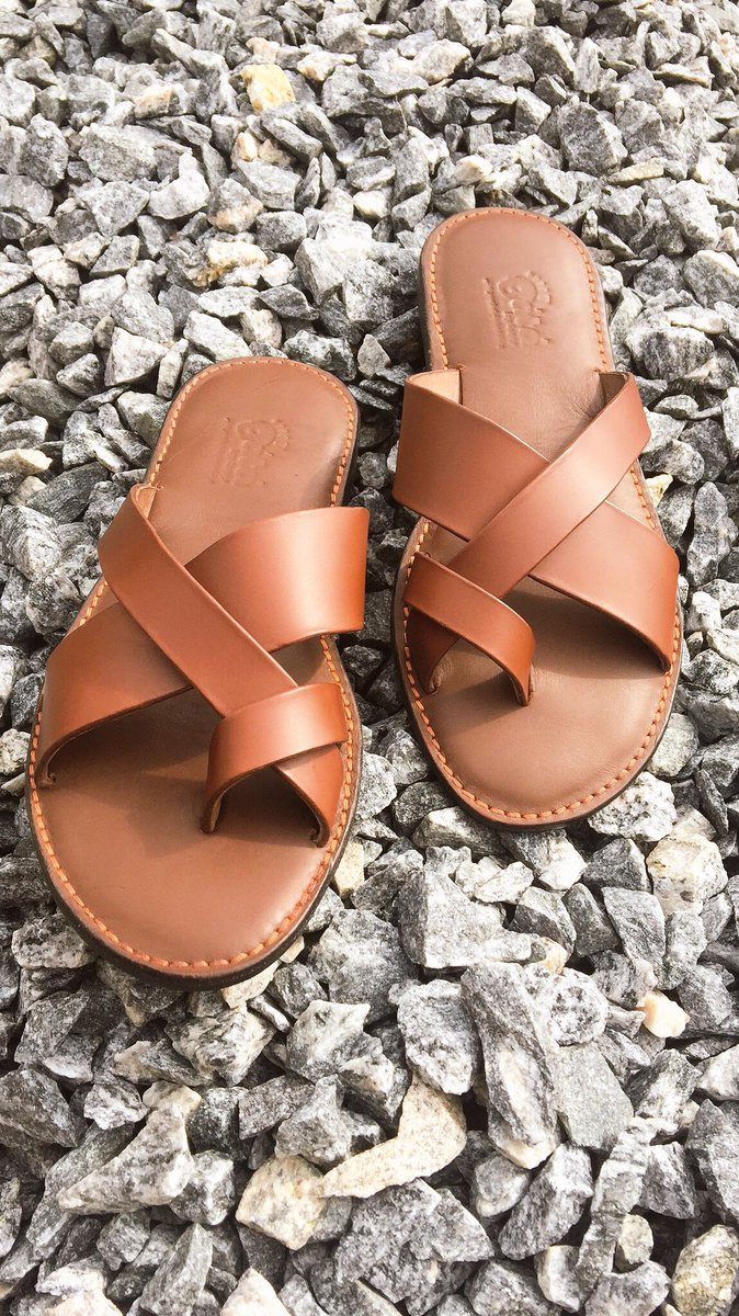 Temitayoo_'s tweet photo. @Queentito__ @theonlyogechi @Pyt_Faith @behappygang @Lamziee @JusttLit @TheDejiBalogun @Tourller @Sisilizzzy_ @OlisaOsega @prinzgbemi @Lyricalwizzy Hello Good morning guys ,Need footwear to rock your Owambe outings ? Or Need a slide to wear for that casual outing ? I make male and female footwear’s in all sizes and designs . Send a Dm thank you 🙏🏾 https://t.co/OS5ACeglyi