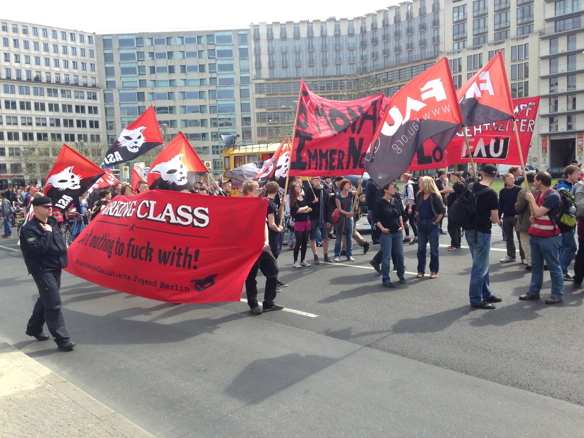 FAU_Dresden's tweet photo. Du bist jung und brauchst ein paar Freunde um gegen Nazis und Schul-Tristesse was anzustoßen? Mach mit beim Aufbau der anarchistisch-syndikalistischen Jugend in #Dresden oder mit Hilfe der FAU auch in deinem Kaff! Skills gibts vom 18. bis 21.10. beim @AJugendkongress in #Chemnitz https://t.co/DhKWhEn0P5